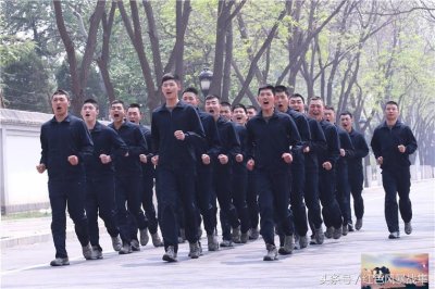 ​最新下发的17新式体能训练服，我看到了战斗力
