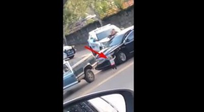 ​2岁女童主动投降画面令人心酸 2岁女童主动投降事件始末