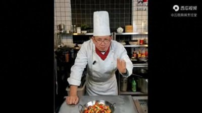 ​揭秘饭店的干锅鸡做法，好吃的关键大厨10秒教会你