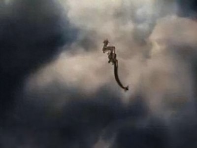 ​9个极为诡异的怪事。天上有龙？地下钻出八爪鱼？