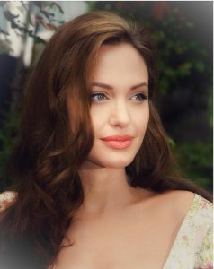 ​出道狂野、叛逆、性感的好莱坞另类女星——朱莉