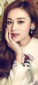 ​叶一茜，原名叶茜，是一位多才多艺的艺人