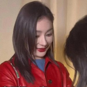 ​袁姗姗疑似整容风波：鼻子变化引起广大网友们疯狂猜测与焦点。