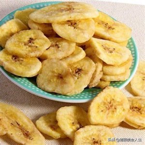 ​教你在家自制香蕉片，一个平底锅就能搞定，金黄酥脆，好吃又简单