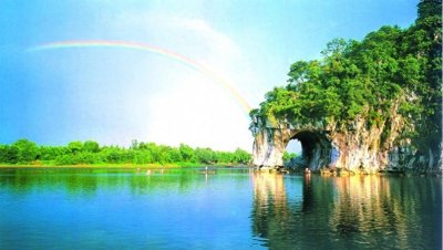 ​桂林四绝（山青、水秀、洞奇、石美）