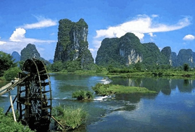 桂林四绝（山青、水秀、洞奇、石美）