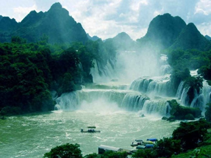 桂林四绝（山青、水秀、洞奇、石美）