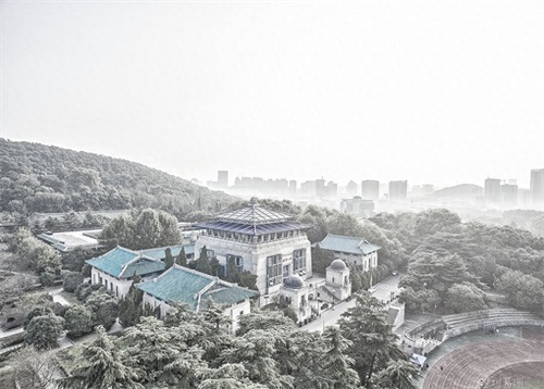 珞珈山，是位于中国湖北省武汉市的一座山