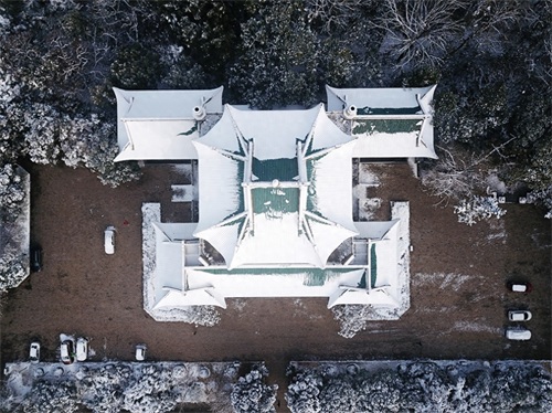 珞珈山，是位于中国湖北省武汉市的一座山