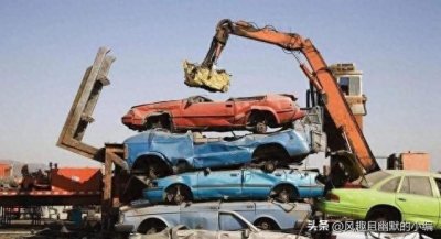 ​城市角落里的“沉睡者”：探秘路边僵尸车