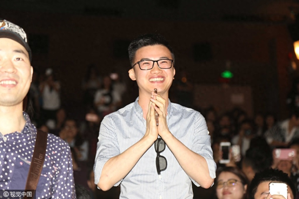 有朋来了？“鬼后”林心如宣传遇“老友” 杨祐宁白衬衫帅气十足