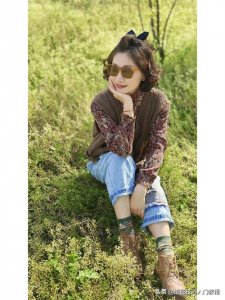 坐着拍照怎么摆姿势？中年阿姨优雅从容的拍照pose合集