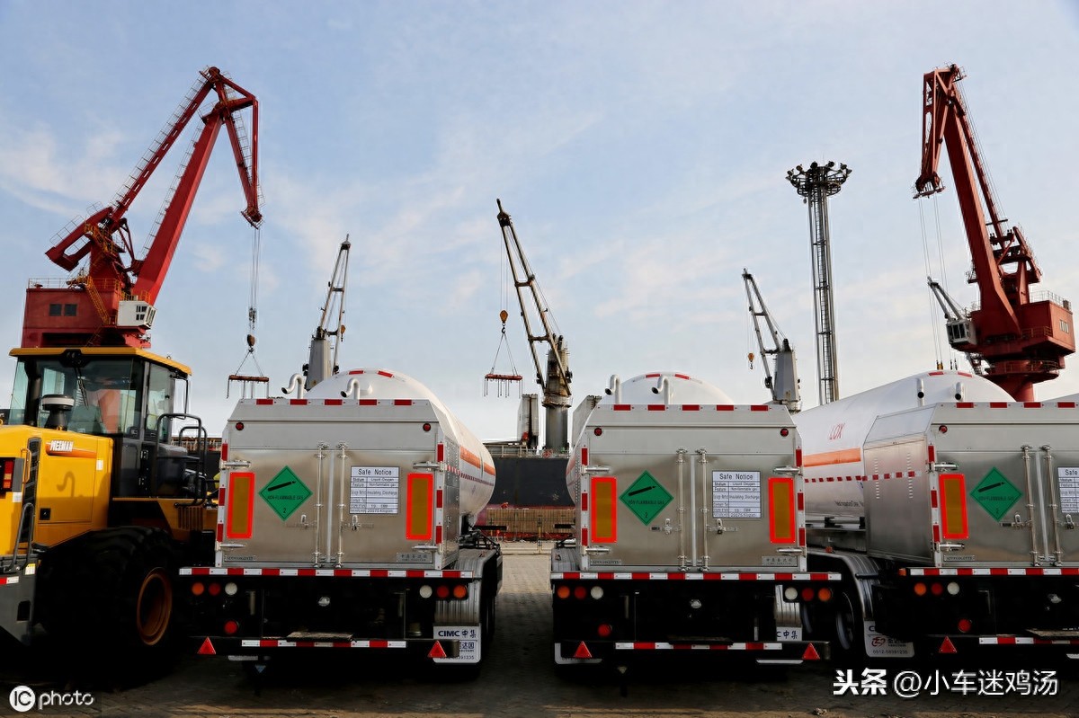 精心挑选的一波工程车美图，喜欢吗？