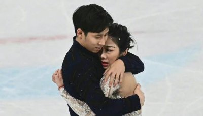 隋文静、韩聪是真情侣吗？比赛后紧紧相拥，隋文静回应果断