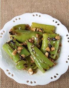 ​好吃家常菜：油焖尖椒，材料简单味道非常赞！