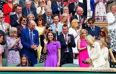 ​凯特王妃带着女儿夏洛特公主观看网球公开赛 受到全场起立鼓掌欢迎