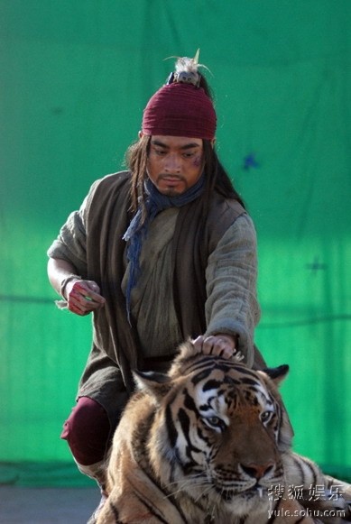 极品好男人陈龙演艺着帽子人生