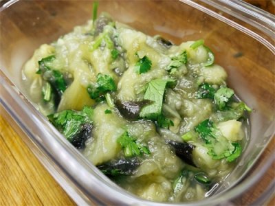 ​清新爽口的蒜香凉拌茄泥，低脂又健康，2元能做满满一大盘