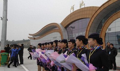 耗时5年，削平65座大山，中国河池金城江机场，堪比空中航母