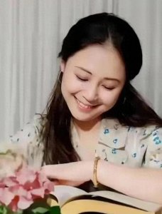 ​太美了！琼瑶年轻时的照片流出，柔情似水，网友：妥妥的古典美人