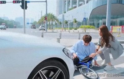 ​一场意外的邂逅：单身38年的富婆与帅弟弟撞出了爱情火花