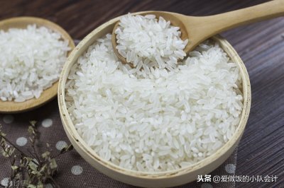 ​蒸米饭放多少水？牢记3点，米饭软糯粒粒晶莹，学会了别再放错