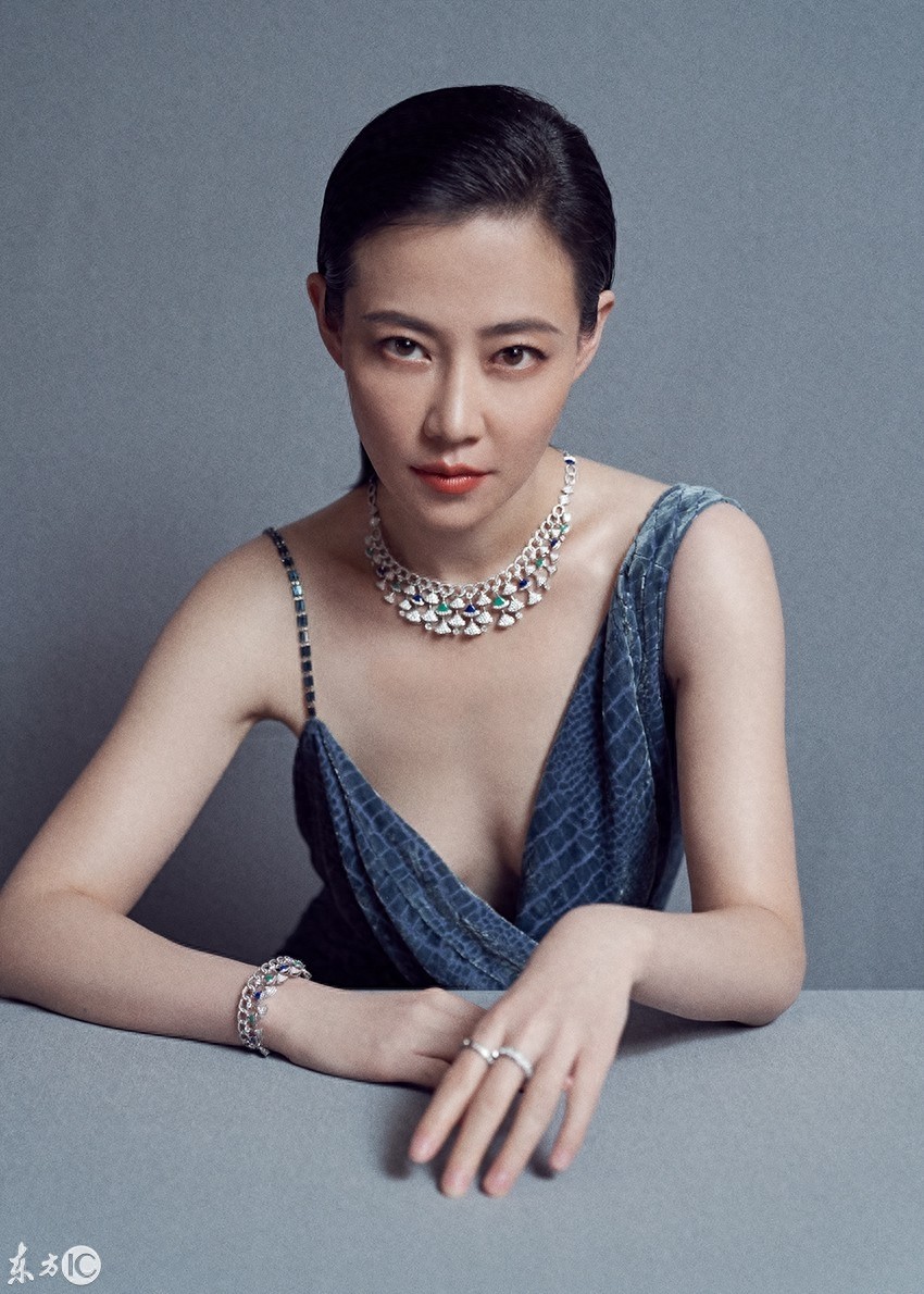 谭卓：跳得了钢管舞，唱得了越剧昆曲，这样的眼神谁受得了