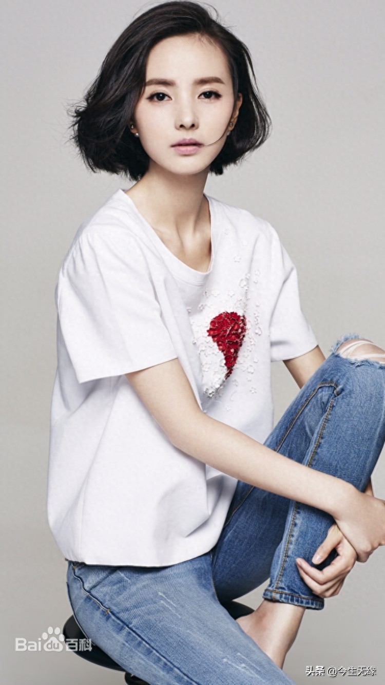 程小蒙(Serena),原名程小晋、程筱净,出生于重庆市