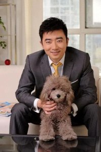 ​“央视名嘴”芮成钢：因贪污受贿入狱6年，出狱后年薪300万引争议