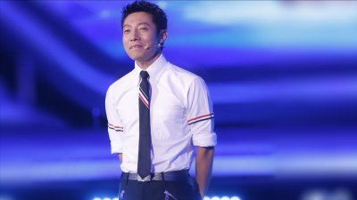 ​撒贝宁卷入欠款风波后首露面！脸颊消瘦精神佳，身边搭档引起热议