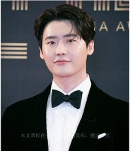 ​李钟硕和IU首度回应恋情，展现超越友情的深情依恋