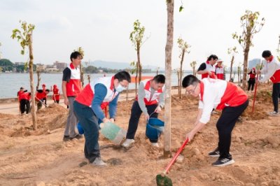 ​河源创新机制号召全民参与植树活动，今年计划建设义务植树基地1个……