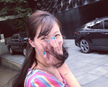 ​有种“整容”叫金泫雅素颜，像老了10岁，网友：邻居家大婶吧