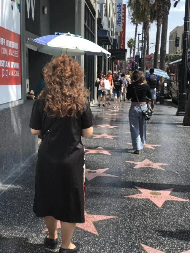 美国好莱坞星光大道，和中国香港星光大道，看看有何不同？