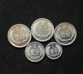 ​“钢镚”值多少钱?