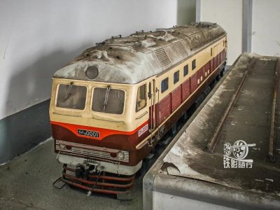 ​铁影 | 呼啸的“狮子”——东风11型内燃机车