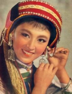 ​影星杨丽坤：遭受迫害、被逼疯，58岁去世，成为永远的阿诗玛