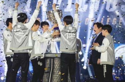 ​FMVP真的这么值钱？宁王直播展示FMVP奖杯，声称2.5亿都不换