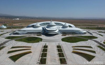 ​换个角度看城中草原——呼和塔拉