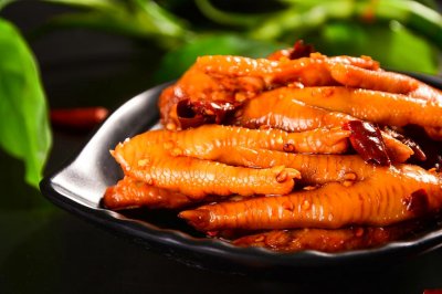 ​做法简单的五香凤爪，咸鲜适中，酱香味浓，吃了还想吃