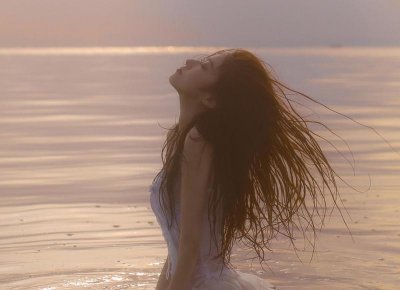 ​宋茜与倪妮，宋茜和倪妮的帆布包竟然要成新时髦担当