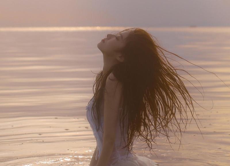 宋茜与倪妮，宋茜和倪妮的帆布包竟然要成新时髦担当