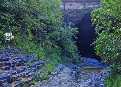 ​重庆开州：神奇的龙洞，站在洞口宛如吹空调