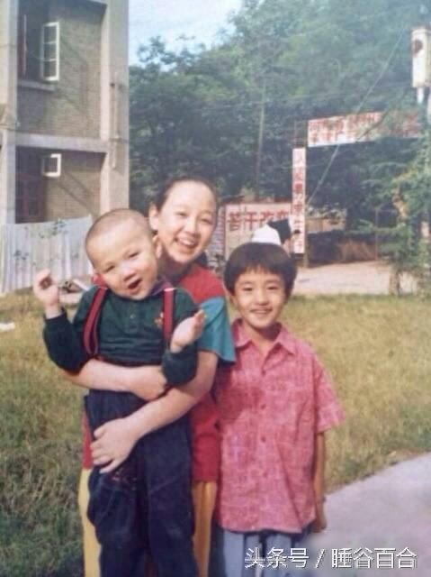 59岁老戏骨杨立新的29岁儿子是当红小生杨玏