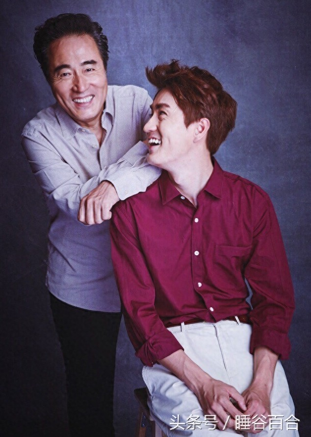 59岁老戏骨杨立新的29岁儿子是当红小生杨玏