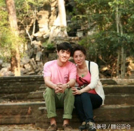 59岁老戏骨杨立新的29岁儿子是当红小生杨玏