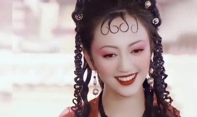 ​从教师到华谊老板口娘、王晓蓉的逆袭之路。