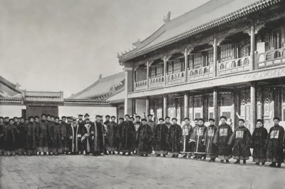 ​实事求是、同舟共济、自强不息，这是哪些大学的校训