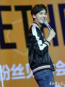 ​李易峰豪车撞桥墩 李易峰先行离开现场回家遭质疑涉嫌肇事逃逸