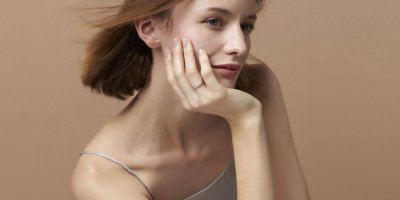 ​女生结婚戒指戴哪个手指？结婚戒指怎样戴才是正确的呢？